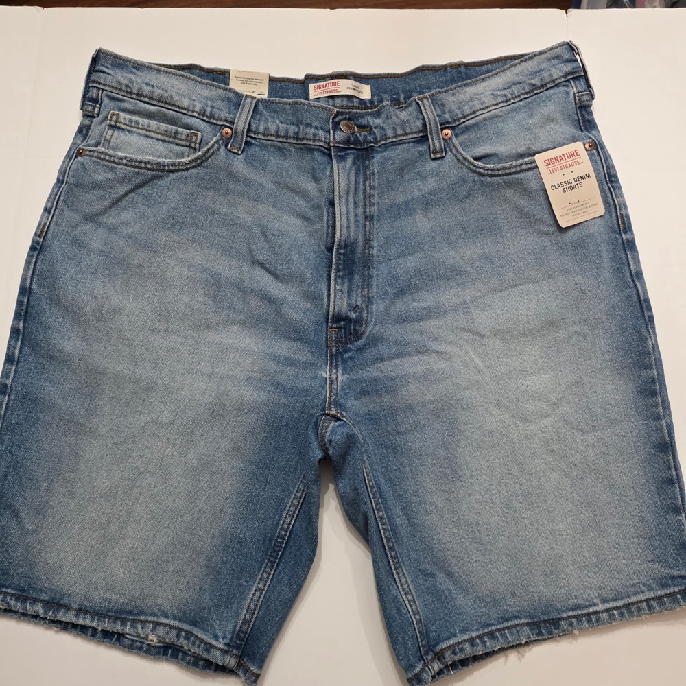 Signature Levi Strauss Classic Denim Shorts Mens 40 Blue NEW Relaxed Fit Frayed